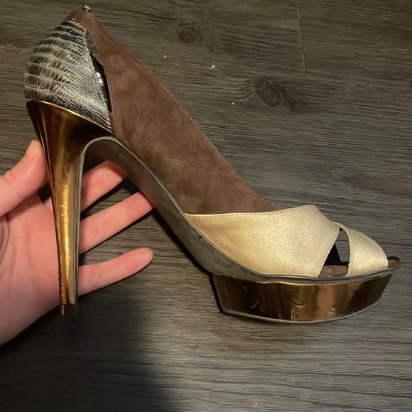 Unique BCBG Platform Heels 9.5 - Picture 5 of 11